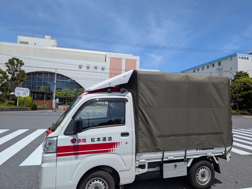 葛西市場前の赤帽松本運送トラック