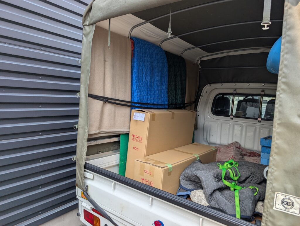 板金工場へ配送した資材を積載した荷台の様子