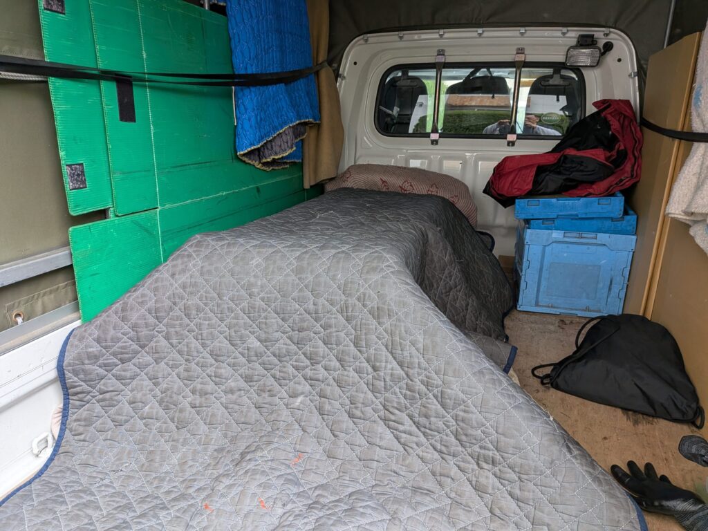 電気治療機器を毛布とパットで養生