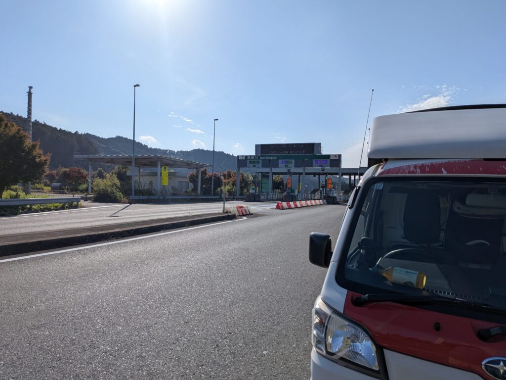 新東名森掛川インターと赤帽松本運送トラック