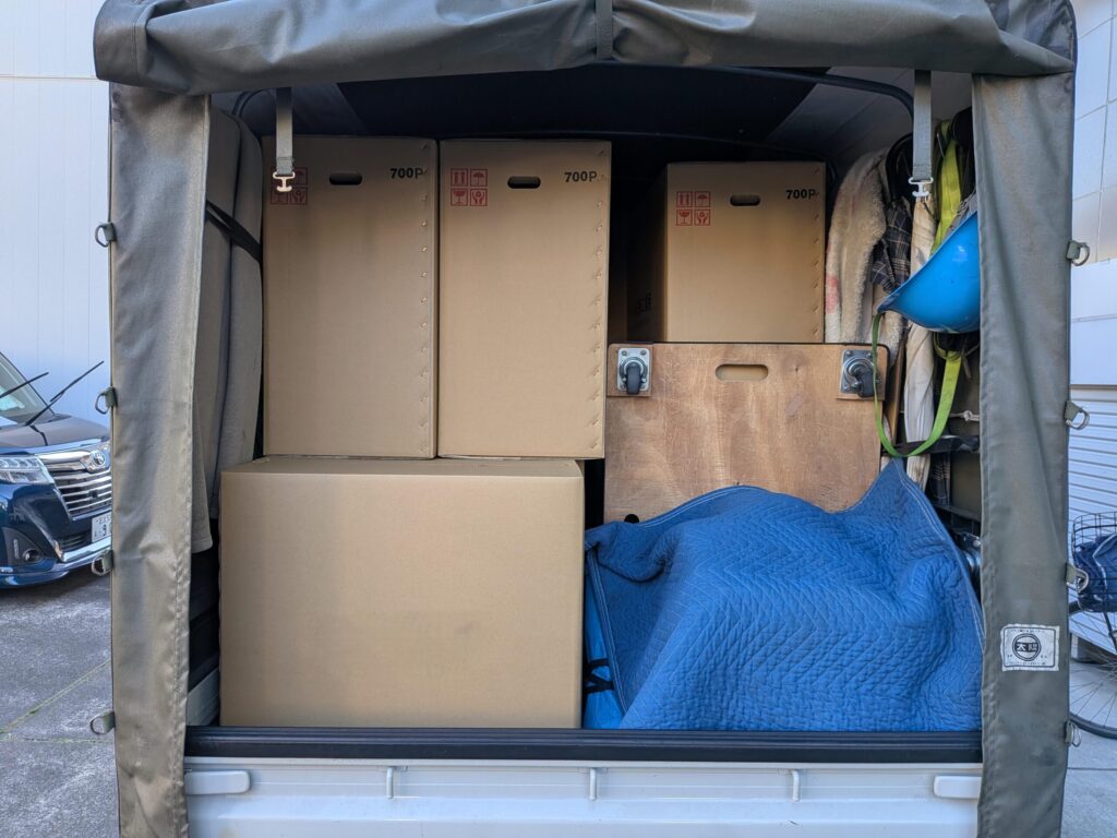 製品を荷台に積み込んだ様子