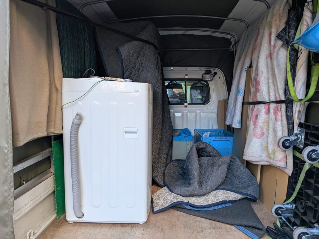 荷台の中の洗濯機