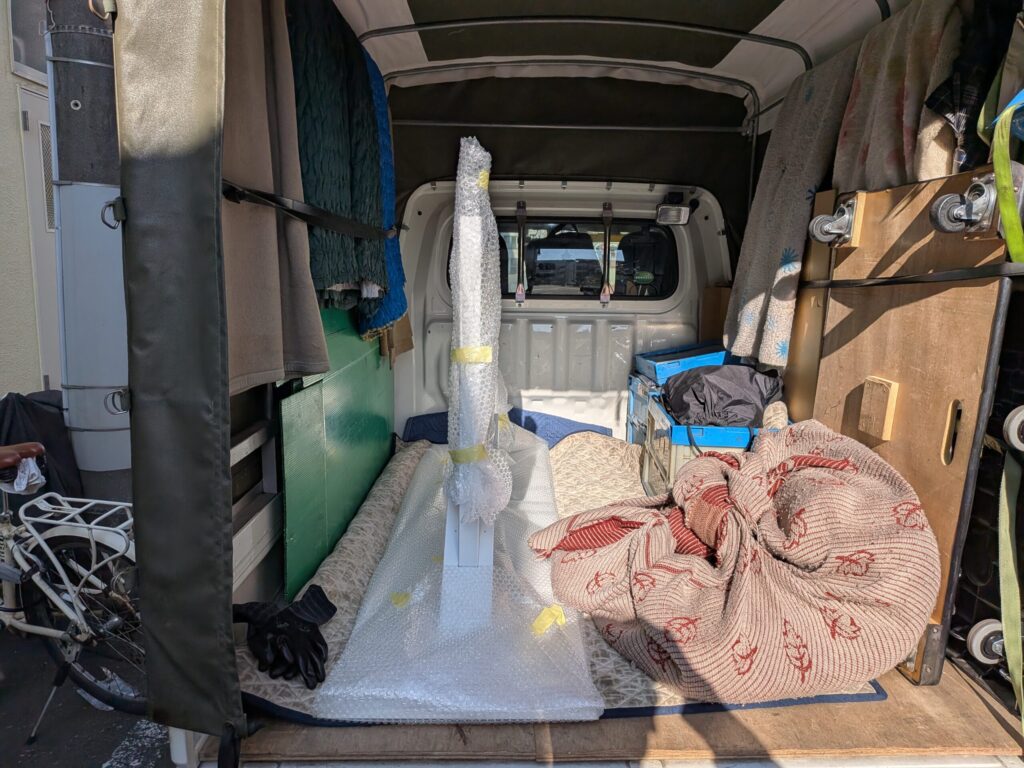 台東区の鉄工所で積み込んだ大型の鉄加工品