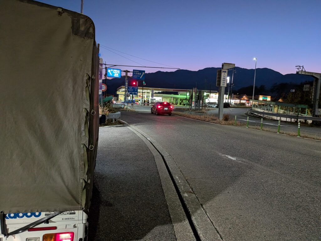 伊奈ICと赤帽松本運送トラック2