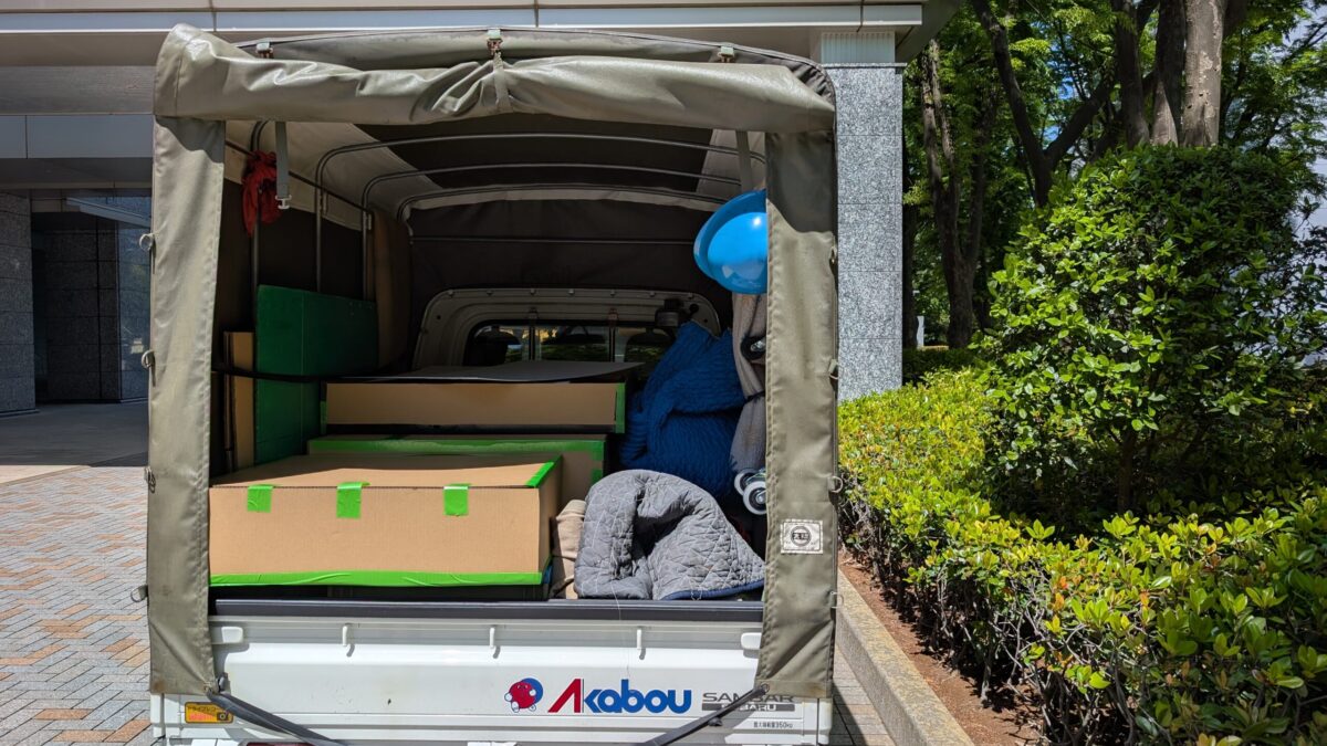 ゴールデンウィーク中に建築模型の往復配送を行いました。