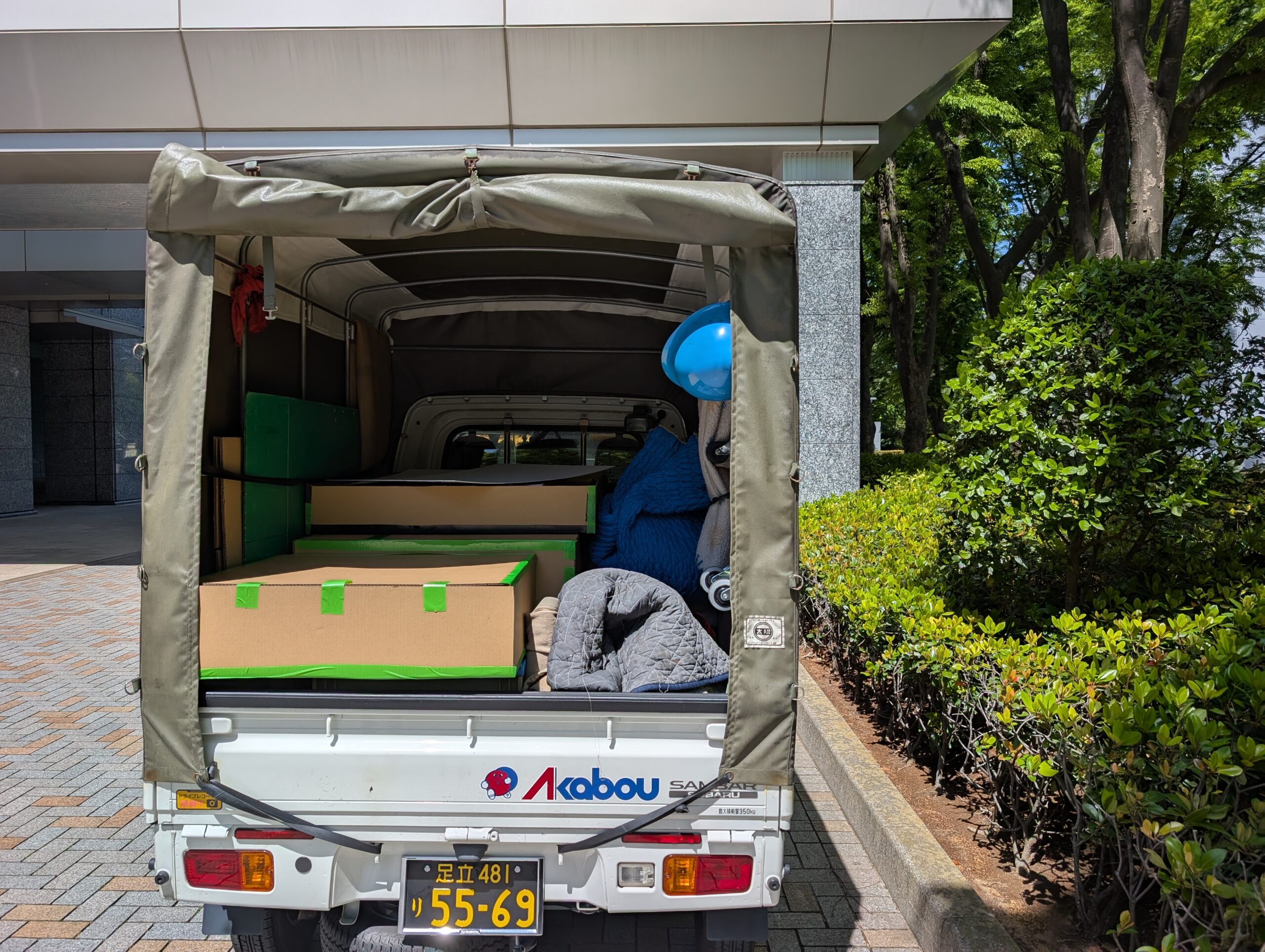 ゴールデンウィーク中に建築模型の往復配送を行いました。