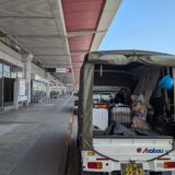 羽田空港出発ロビーで、お客様待ちです。