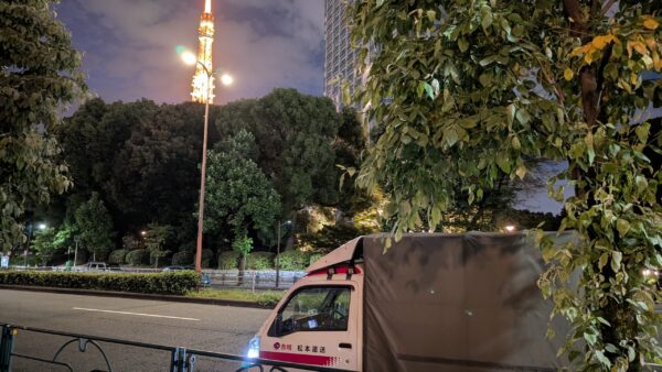 日曜夜の催事搬出と港区への配送｜千代田区大手町の事例