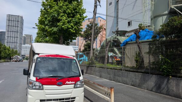 大学の実験資材も対応！港区→江東区のコンクリート配送事例