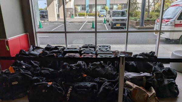 修学旅行カバンの配送で大忙しの3日間｜赤帽松本運送