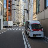 千代田区の企業様前で駐車中の赤帽松本運送トラック