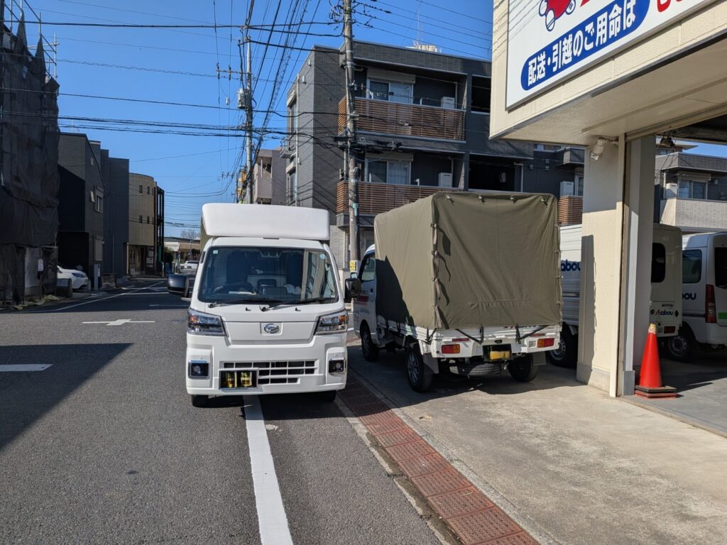 赤帽東京支部でステッカー貼り付け待ち①