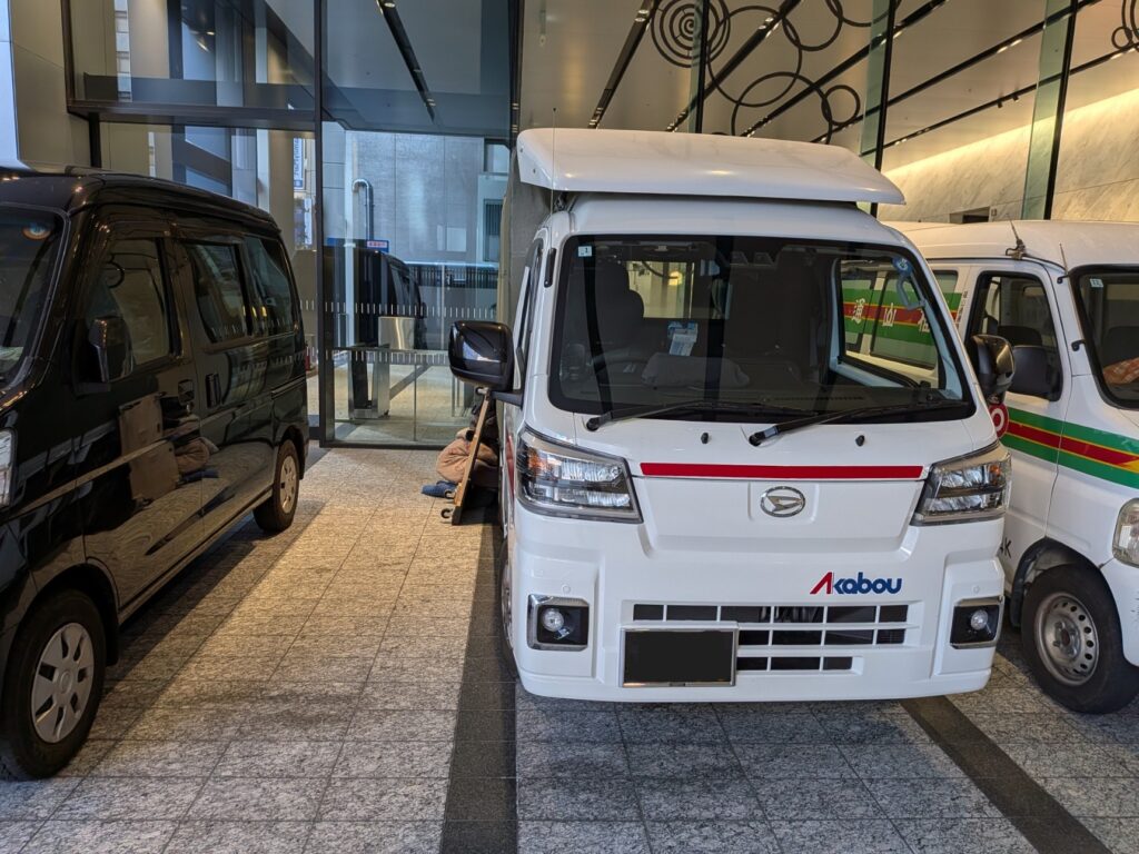 名古屋市内の建設会社での新赤帽松本運送トラック