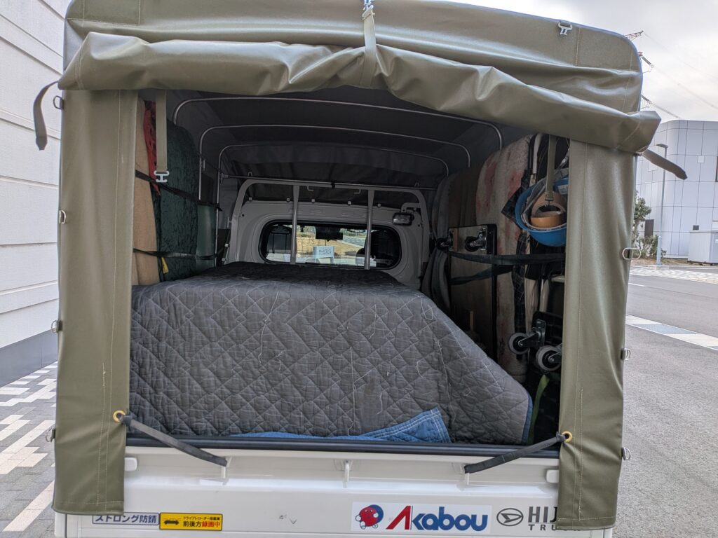 キルティングパットでジオラマ模型を養生した様子