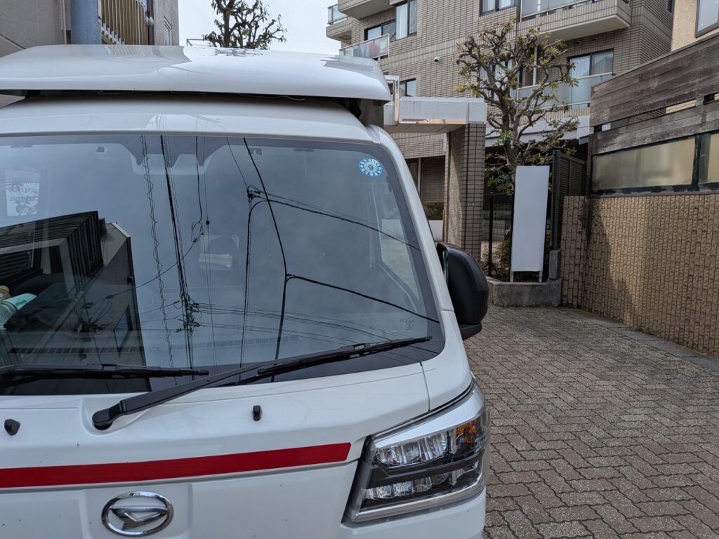 文京区の自宅マンション前で荷下ろしする様子