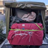 軽トラック荷台に積み込まれた学生の単身引越し荷物