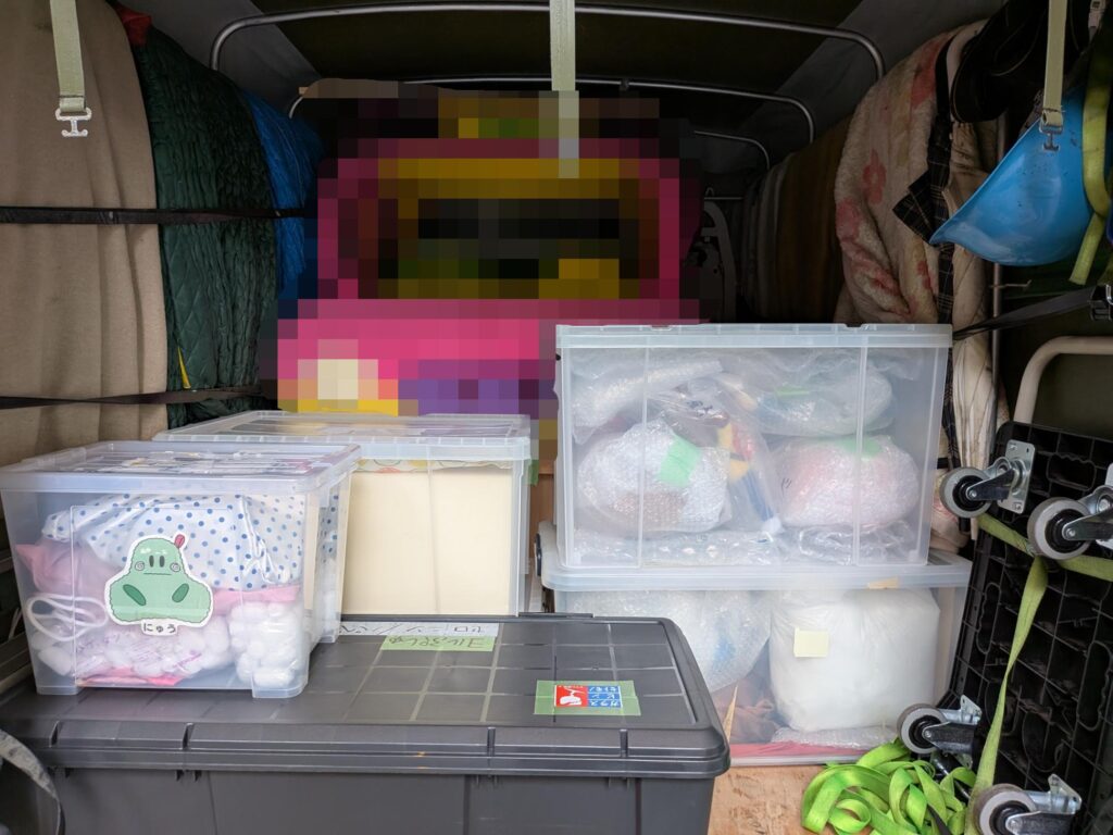 港区での荷物積込みの様子