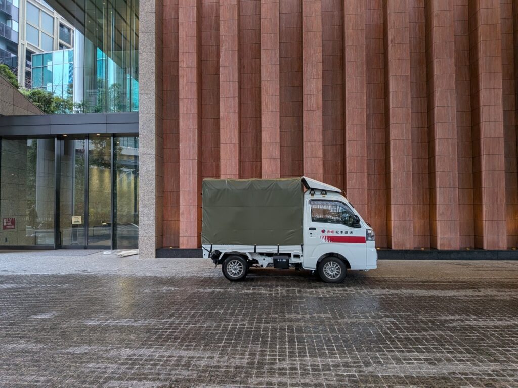 東京都港区の会社前での積込み