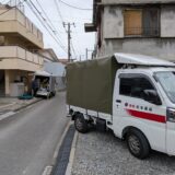 北区のアパート前で2台口対応した赤帽トラック