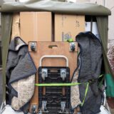 雨対策としてキルティングパットで隙間を塞いだ積載