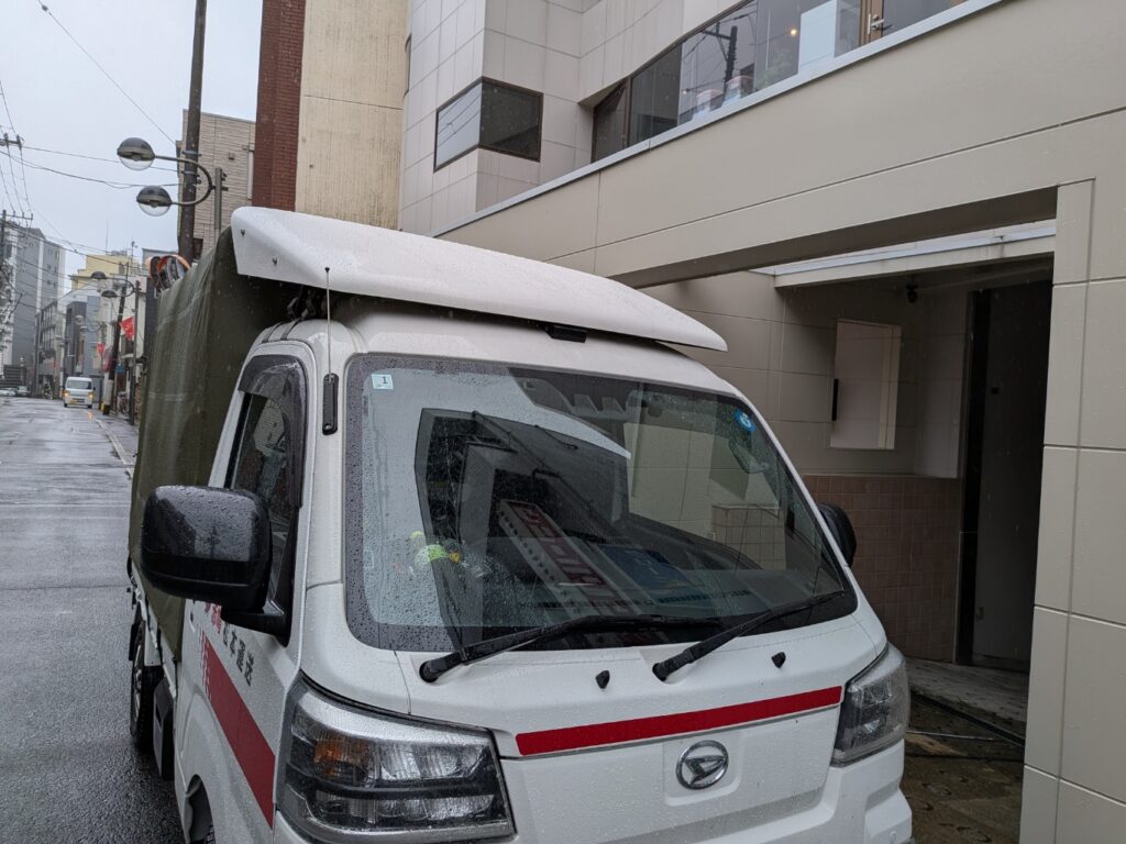 目黒区内の倉庫前での様子