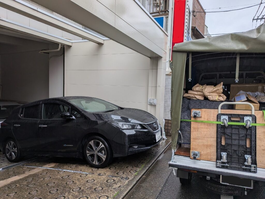 倉庫での荷下ろし作業