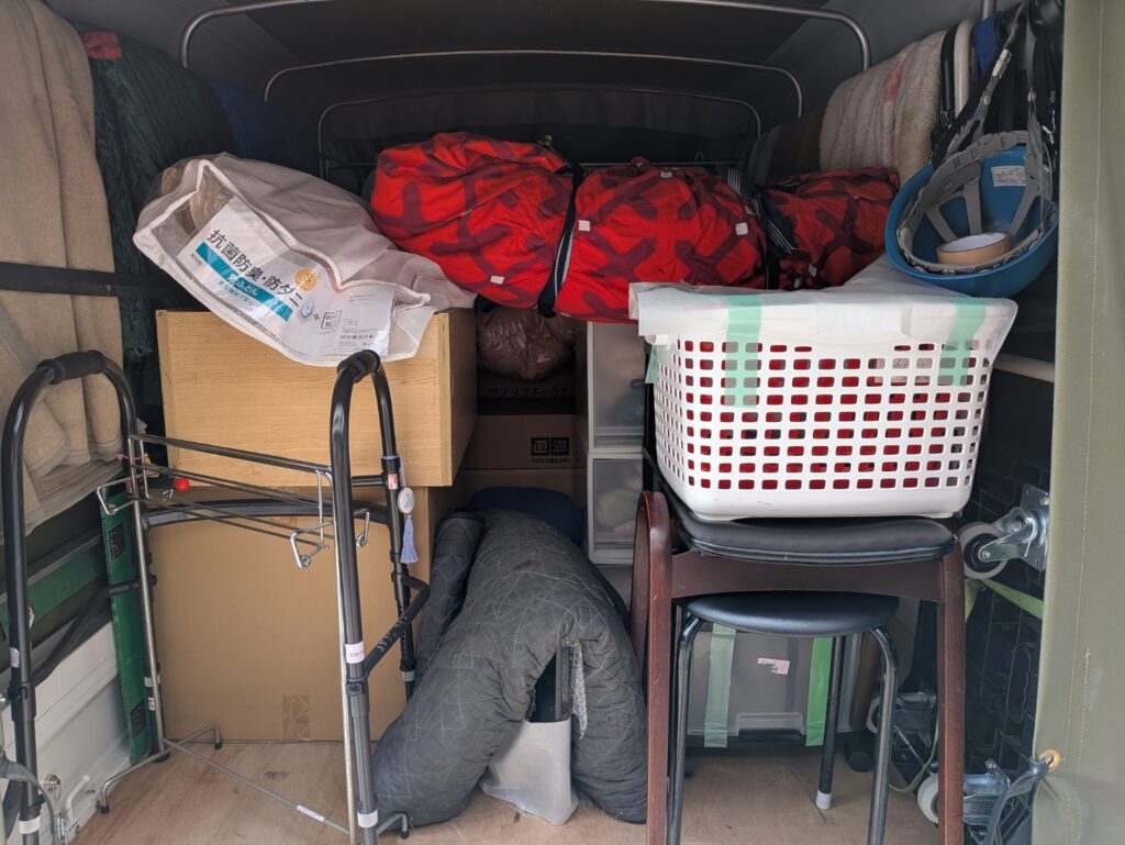 老人ホーム退去引越しの荷物を積み込んだ荷台の様子