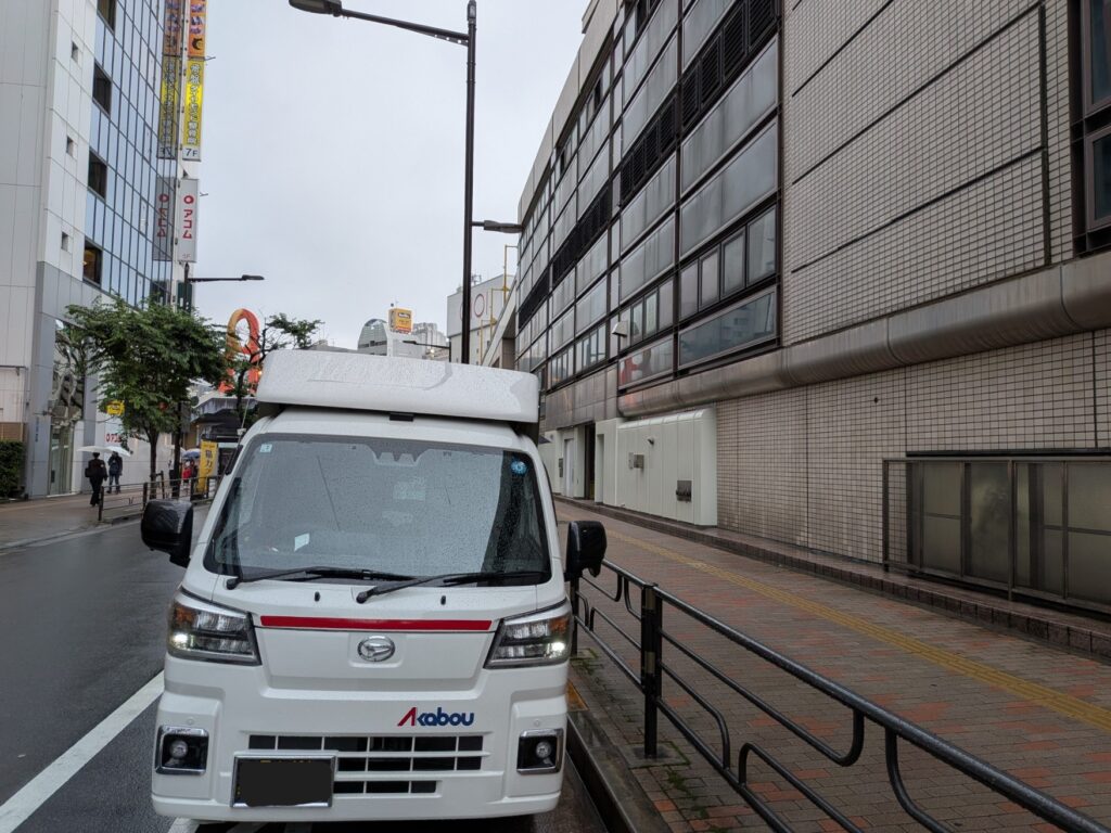 上野駅浅草口で修学旅行の旅行カバンをお渡し
