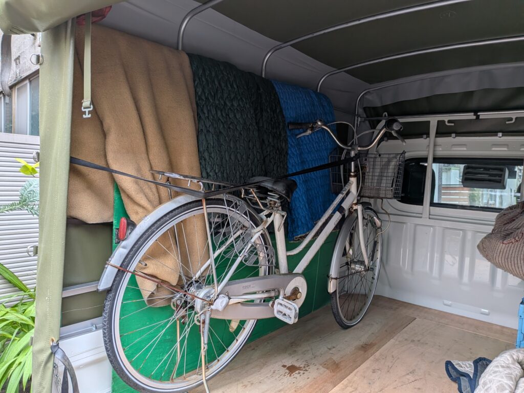 積み込んだ自転車の配送