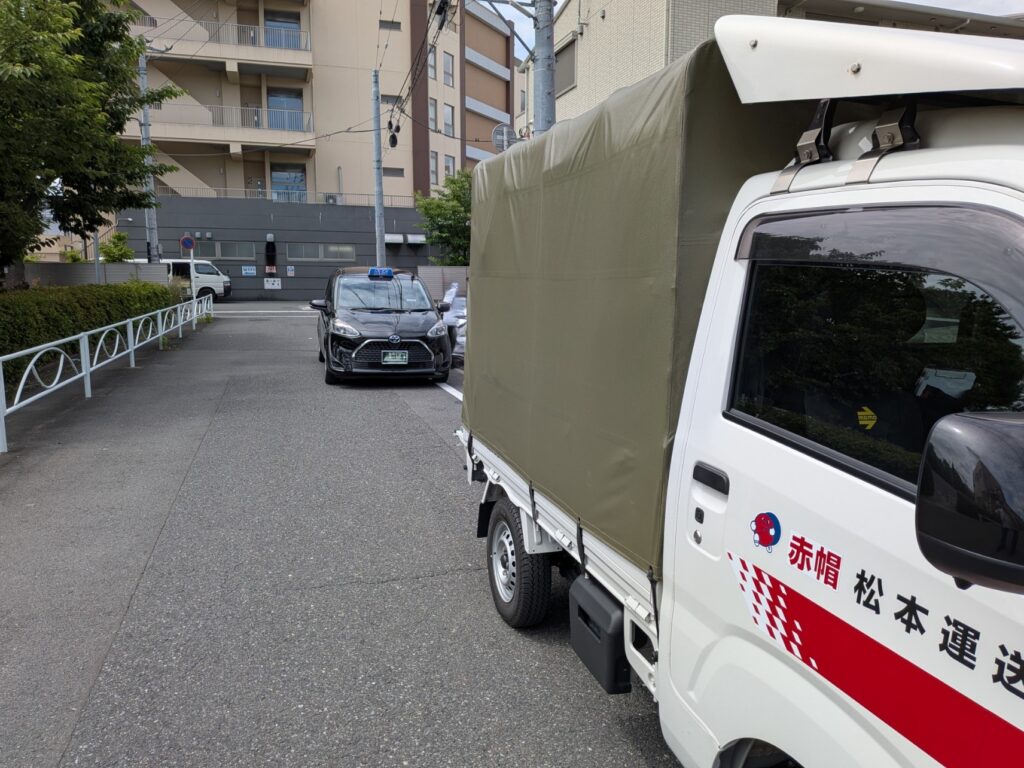 残った荷物をタクシーと分担して運び無事に引越しを完了