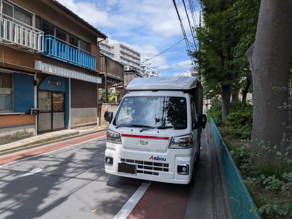 足立区のご自宅付近で仏壇を配送した赤帽松本運送のトラック