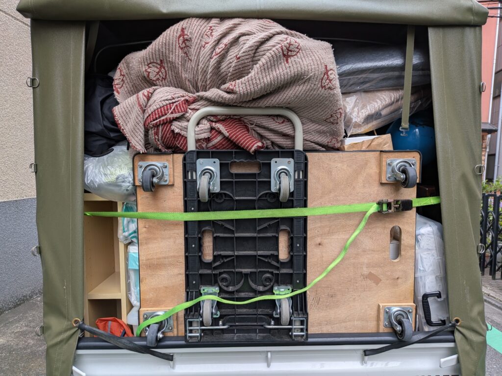 白井市へ向けて荷物を固定した事前引越しの積載状況