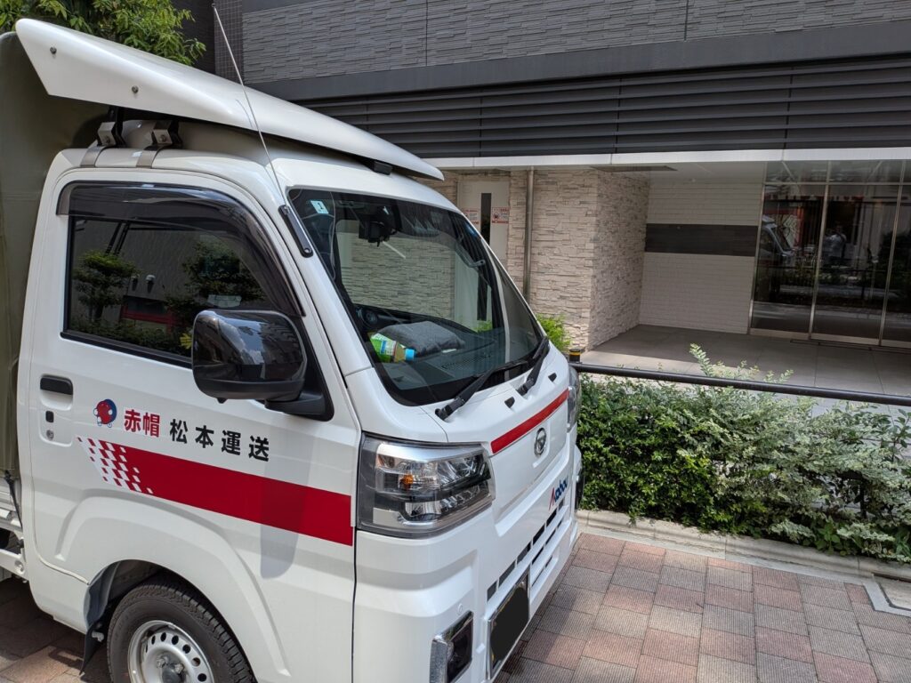 板橋区のマンションへ自転車を配送した赤帽トラック