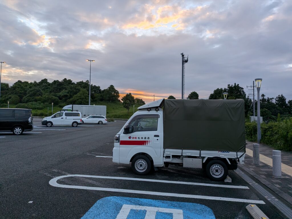 江戸川区から愛知県清須市への長距離配送途中、早朝の新東名沼津サービスエリア