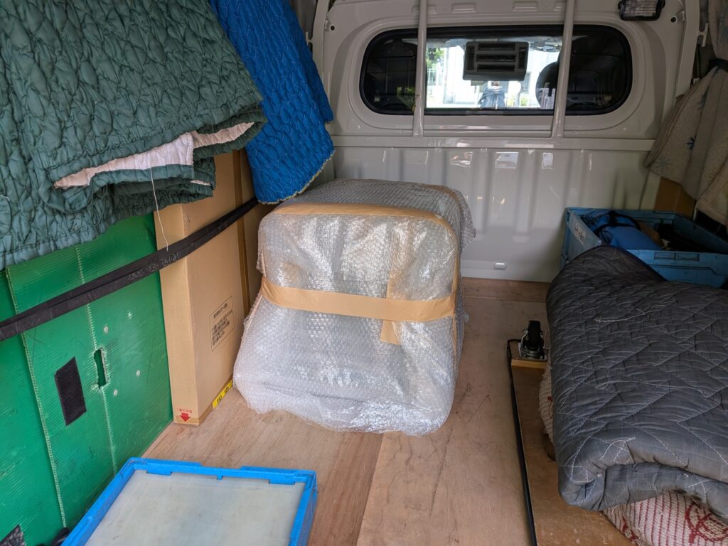 幕張メッセから大阪へ返却する建築模型の積込み例