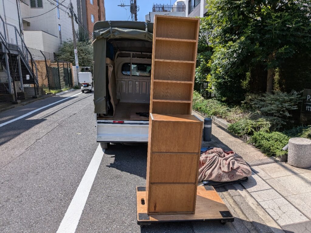 渋谷区のマンションへ配送した本棚