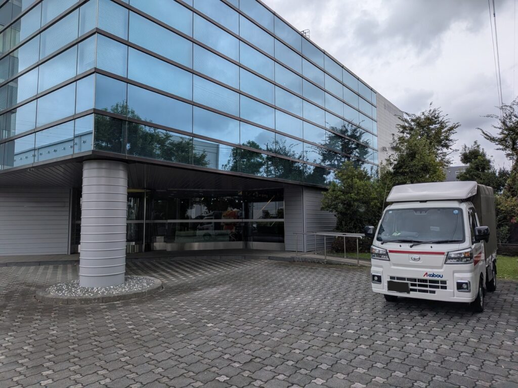 埼玉県八潮市新町の工場へ書類を配送した赤帽トラック