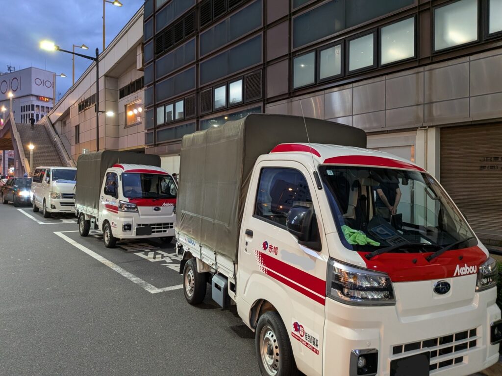 上野駅浅草口へ修学旅行カバンを配送した赤帽車