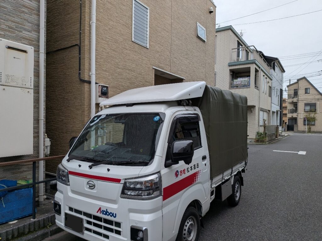 江戸川区一之江のご自宅へ老人ホーム退去の荷物を配送した赤帽トラック